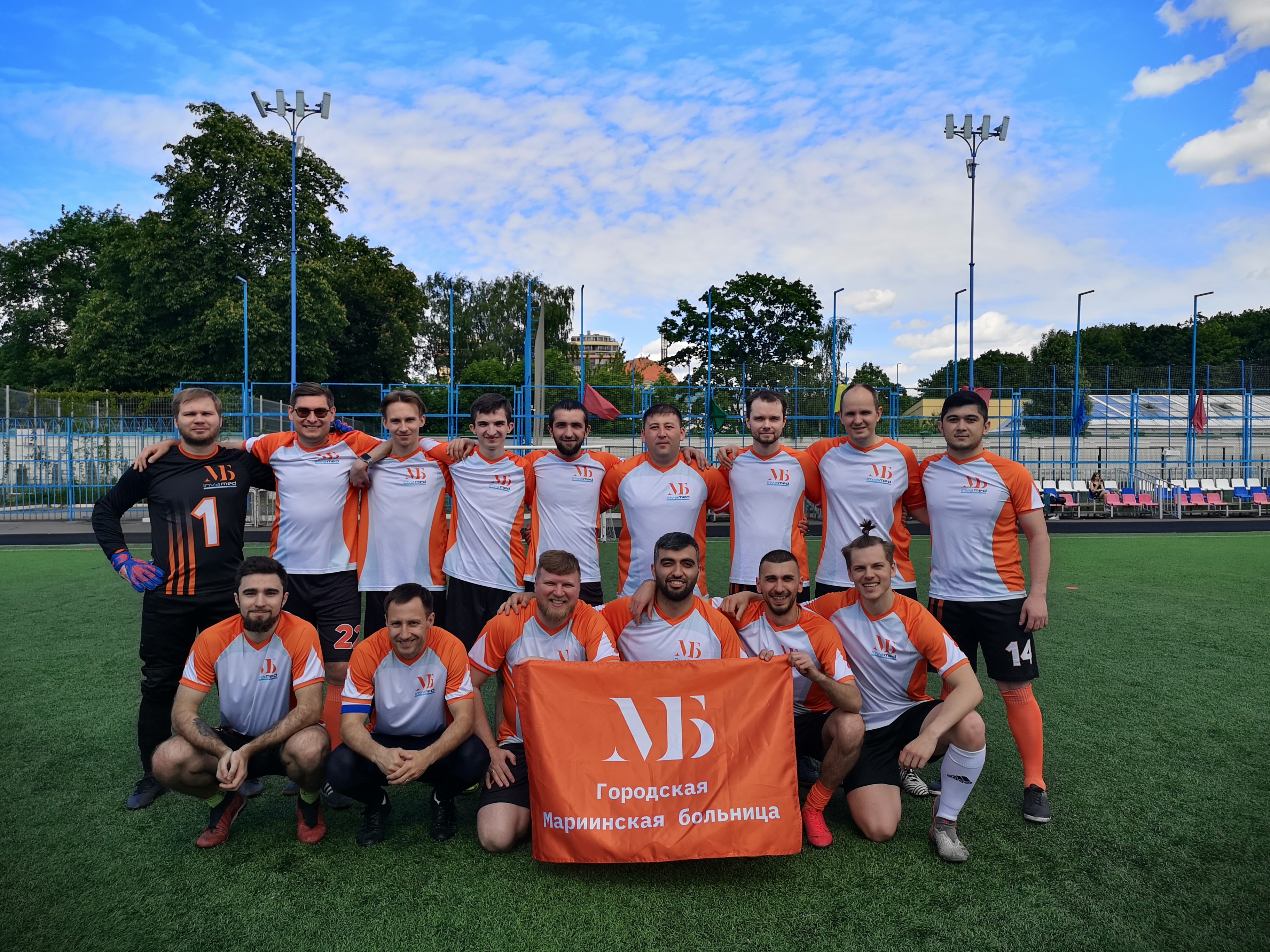 Хет-трик: команда Мариинской больницы вышла в финал турнира «Большой футбол»