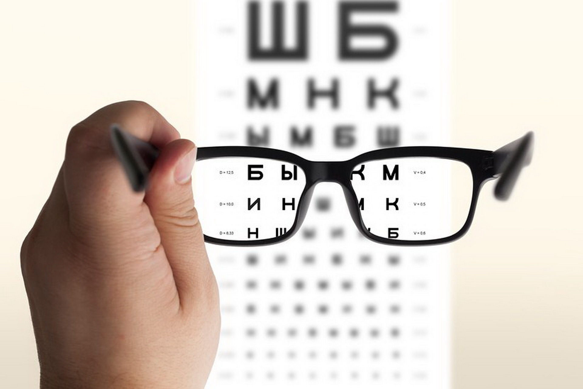 Офтальмолог Мариинской больницы напомнил правила сохранения здоровья глаз школьников