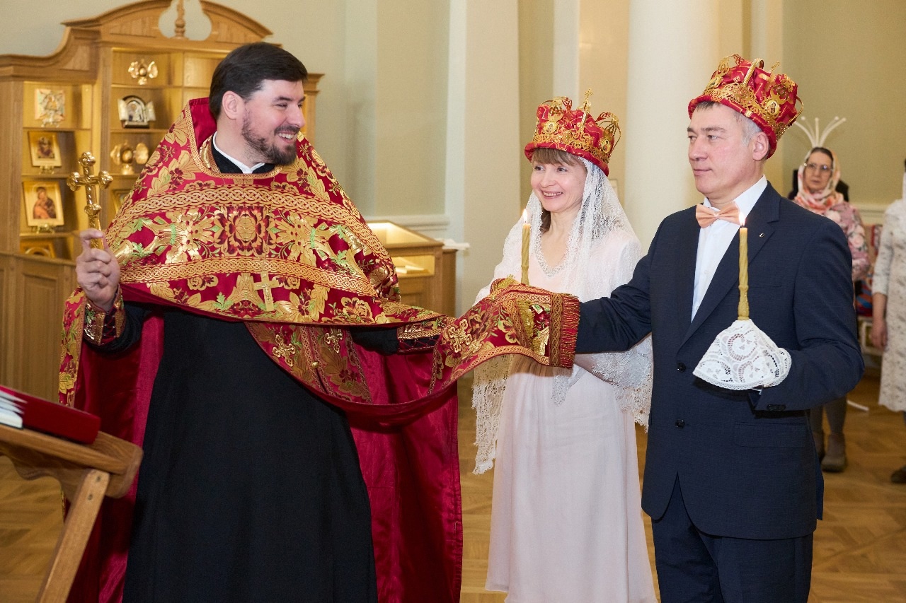 Первое венчание в прибольничном храме