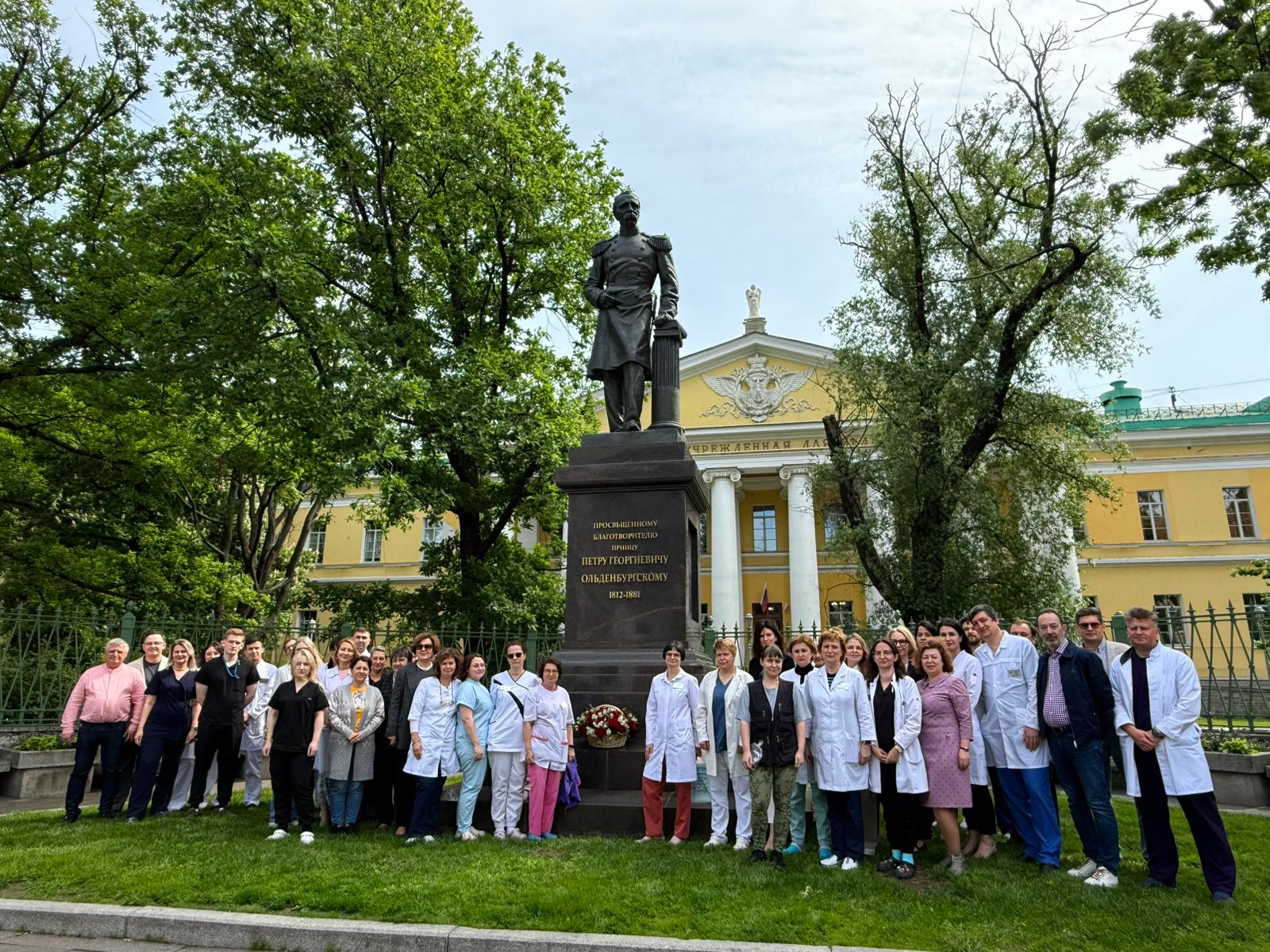 В преддверии 222-летия Мариинской больницы сотрудники почтили память Петра Георгиевича Ольденбургского
