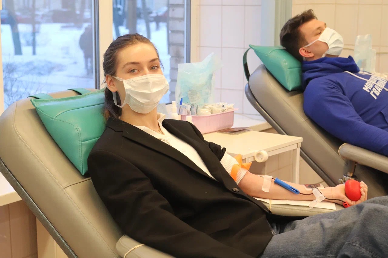 В Мариинской больнице состоялась акция по добровольной сдаче крови активной молодежью Санкт-Петербурга