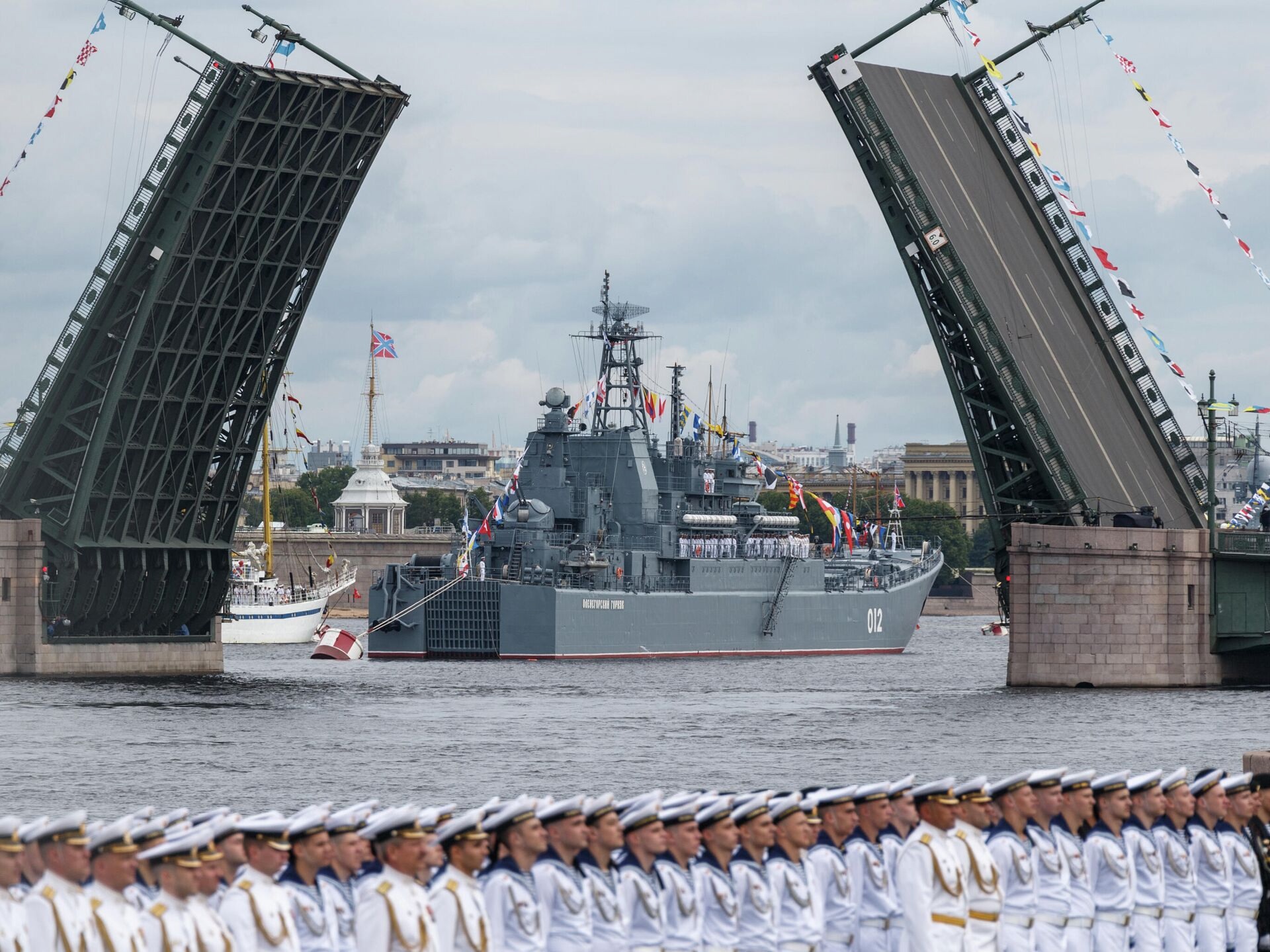 Славный праздник морских защитников Отечества